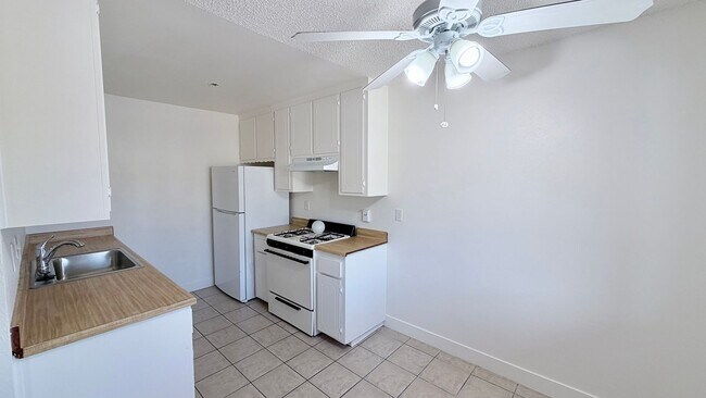 Foto del edificio - 1457 Holly Ave