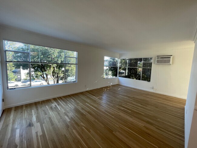 Building Photo - 1429 N Fairfax Ave