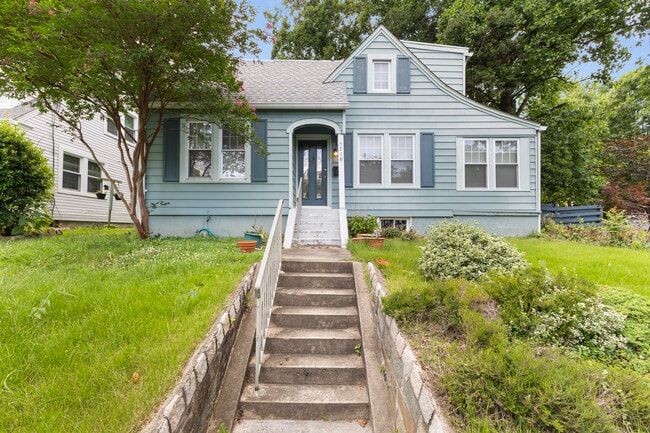Building Photo - 5716 40th Ave