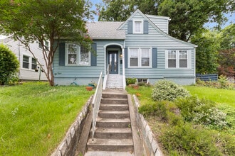 Building Photo - 5716 40th Ave