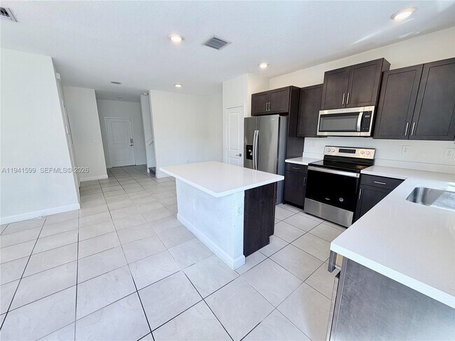 Foto del edificio - 2418 SE 10th St