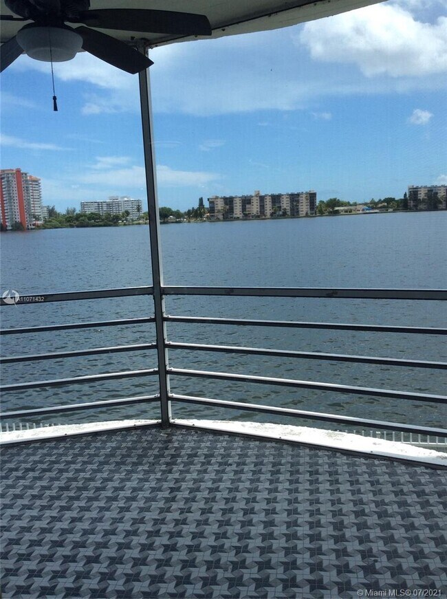 Foto del edificio - 1140 NE 191st St