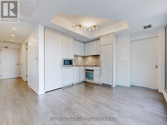 Building Photo - 115-2115 Blue Jays Way