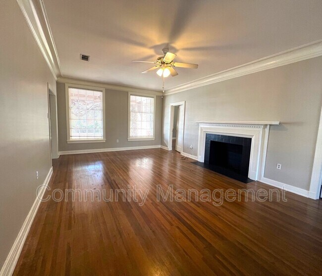Foto del edificio - 3167 E Lakeshore Dr