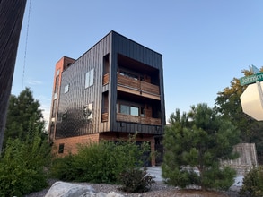 Building Photo - 680 S Johnson St