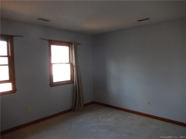 Building Photo - 80 Brookside Village