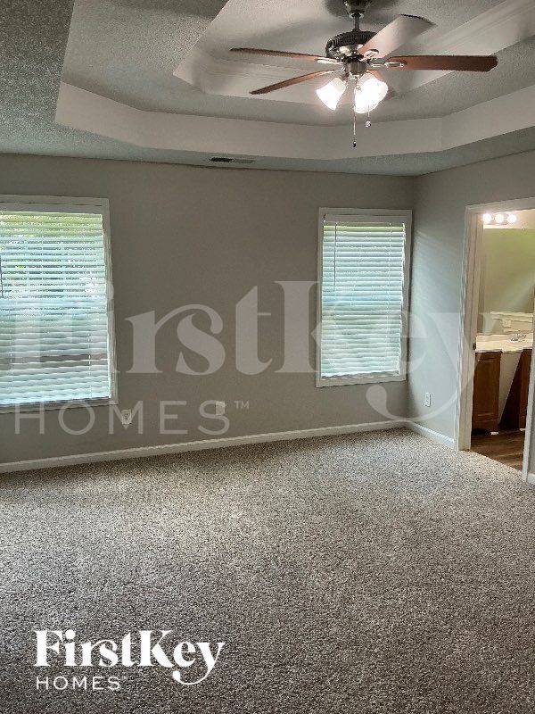 Building Photo - 3349 Meadovista Dr