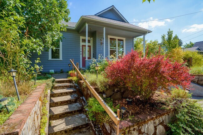 Foto del edificio - Charming Solar Home in Portland Woodlawn Neighborhood