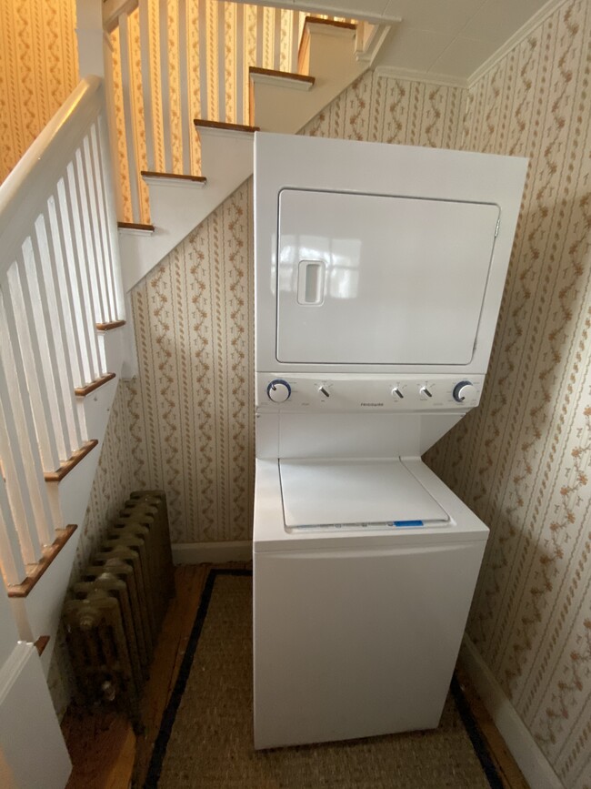 In-unit washer/dryer - 2 1/2 Courtland St