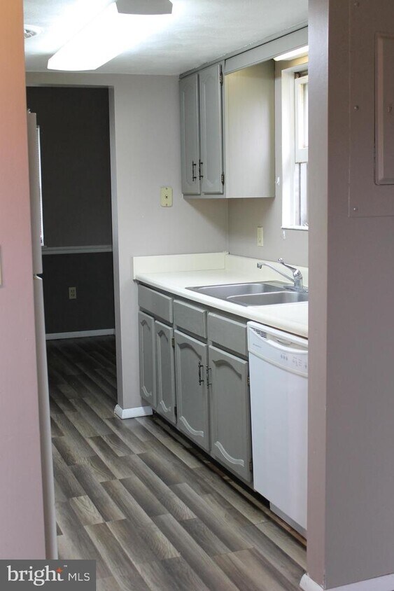Primary Photo - 28 Maple Ave