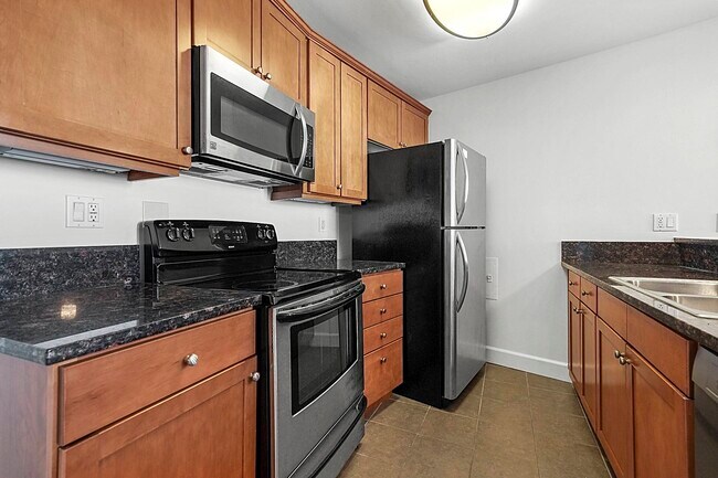 Building Photo - 10982 Roebling Ave