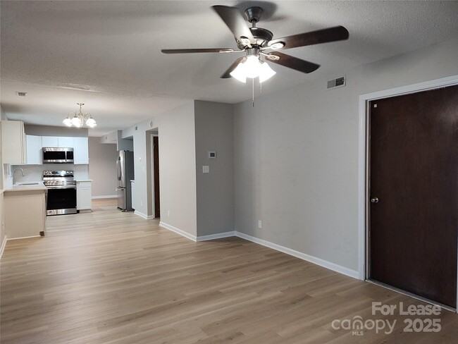 Foto del edificio - 7200 Oswego Ct