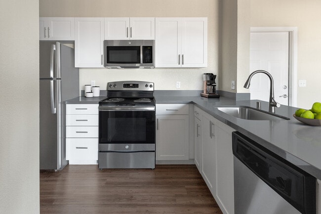 Building Photo - ZZZThe Tides