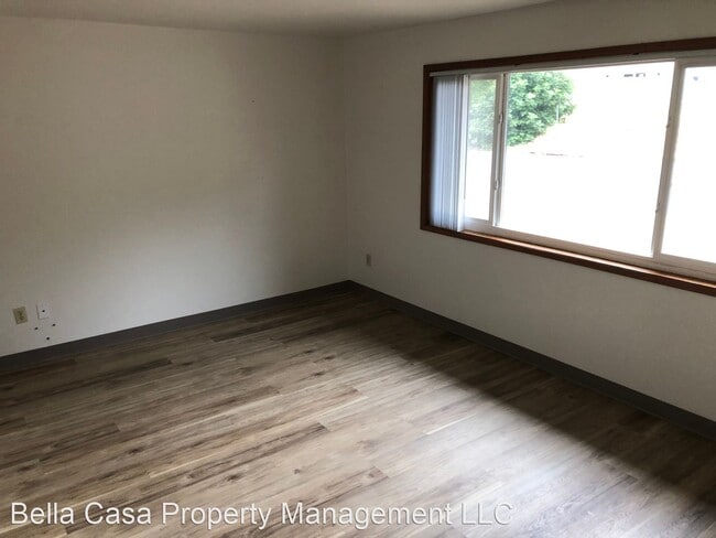 Building Photo - 3 br, 2 bath House - 920 SE Zee Court