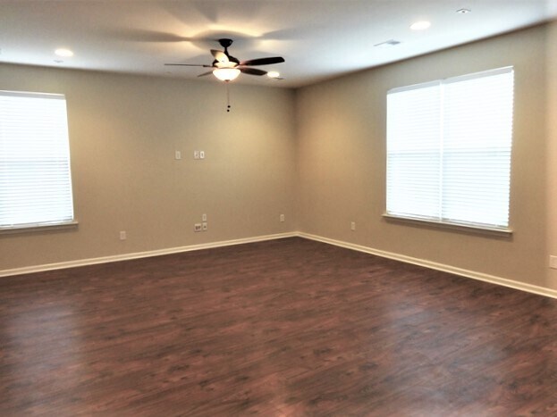 Foto del edificio - 204 Short Woods Ct