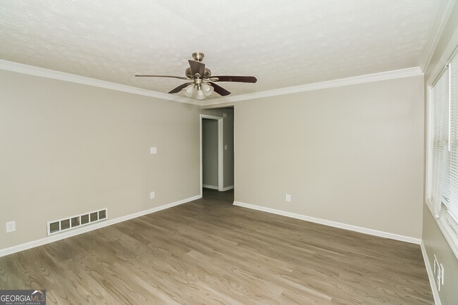 Building Photo - 225 Deerrun Trail