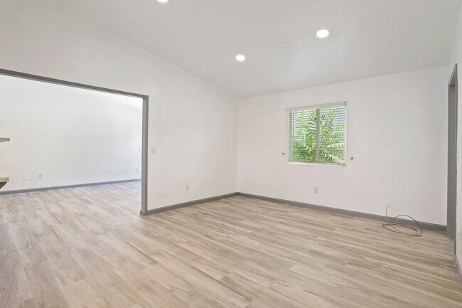 Foto del edificio - 7086 Plymouth Rd