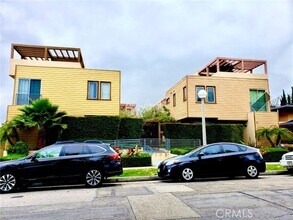 Building Photo - 41 N Oak Ave