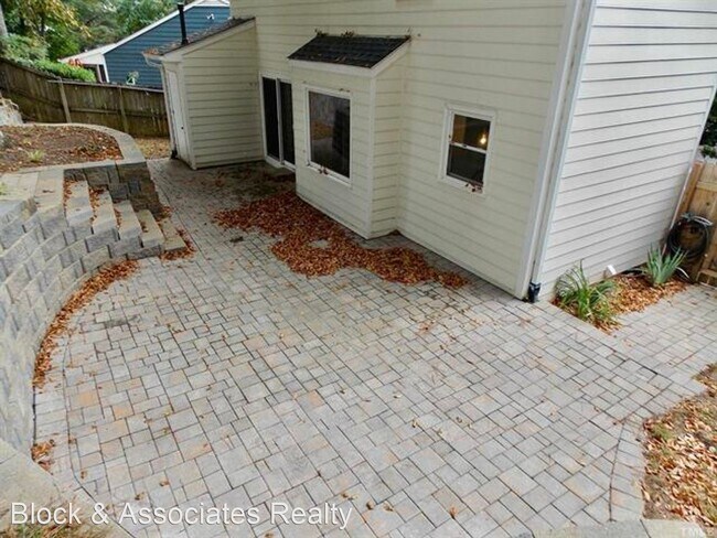 Building Photo - 3 br, 2.5 bath House - 3817 Hollycrest Court