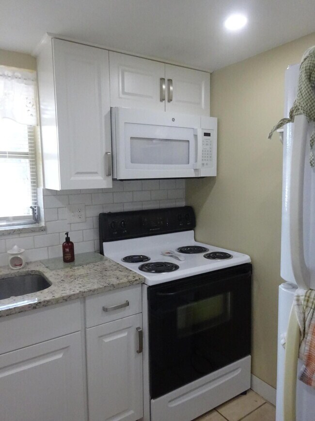 Foto del edificio - 2723 Emory Dr W