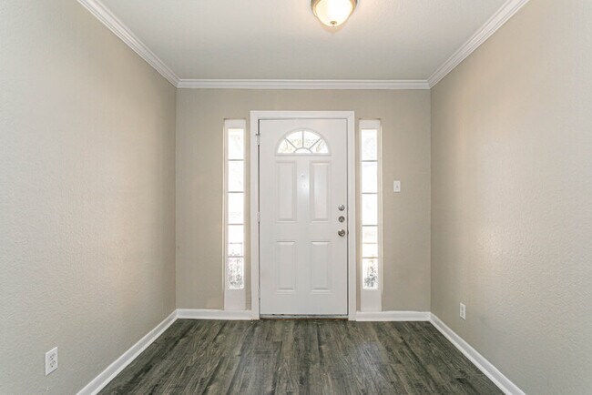 Foto del edificio - 812 Stratford Dr