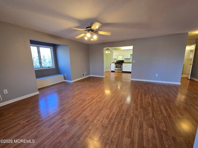 Building Photo - 274 Easy St