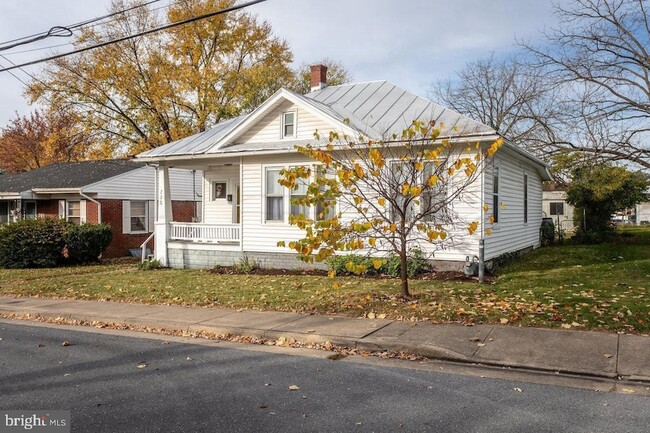 Building Photo - 775 Collicello St