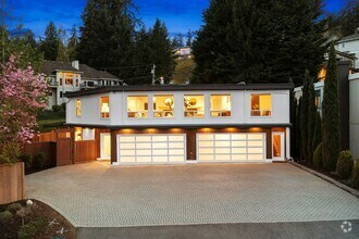 Building Photo - 9817 SE Shoreland Dr