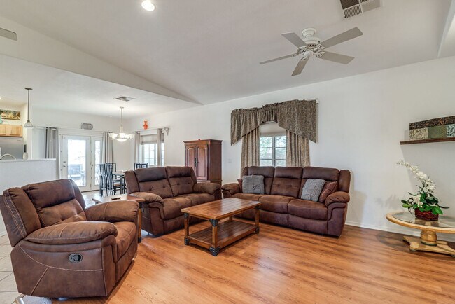 Building Photo - 8183 W Raven Dr