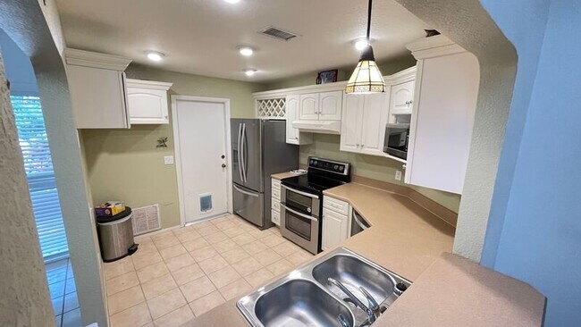 Building Photo - 1255 Silver Palm Dr
