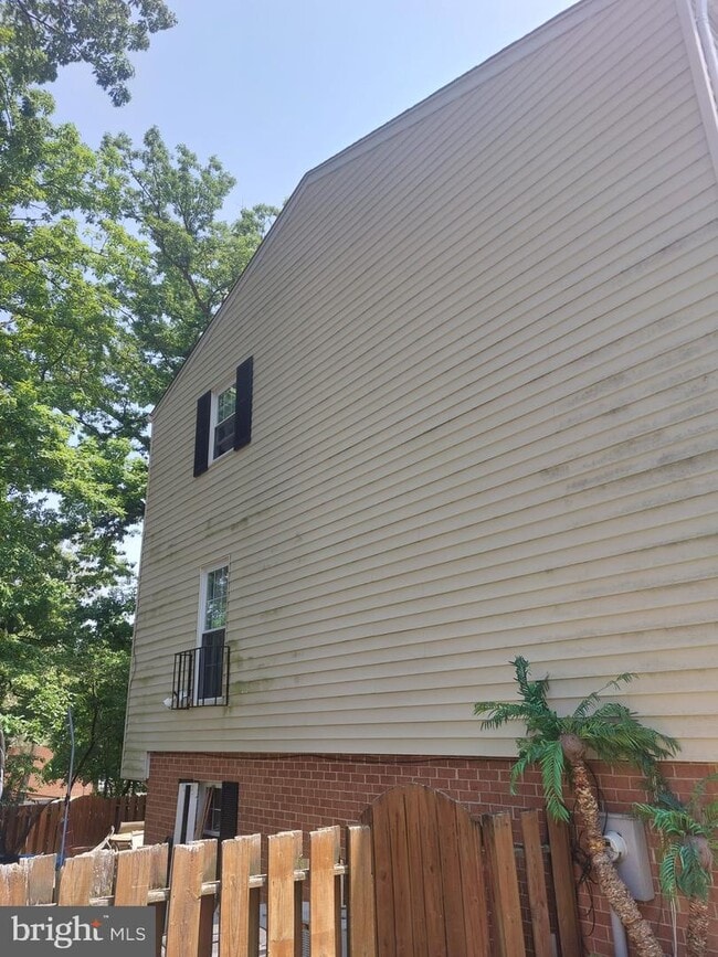 Building Photo - 24 Maple Hollow Ct