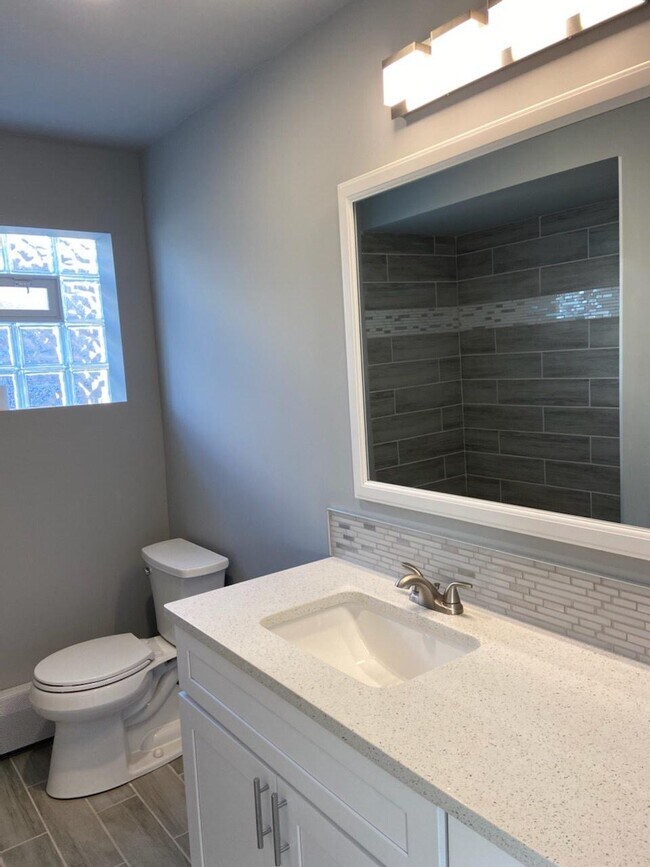 8257 W Lawrence Ave Unit 1, Norridge, IL 60706 Apartments in