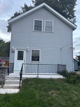 Building Photo - 810 Stewart Ave