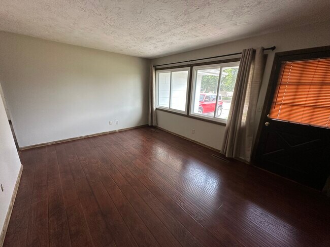 Foto del edificio - 1311 E 33rd Dr