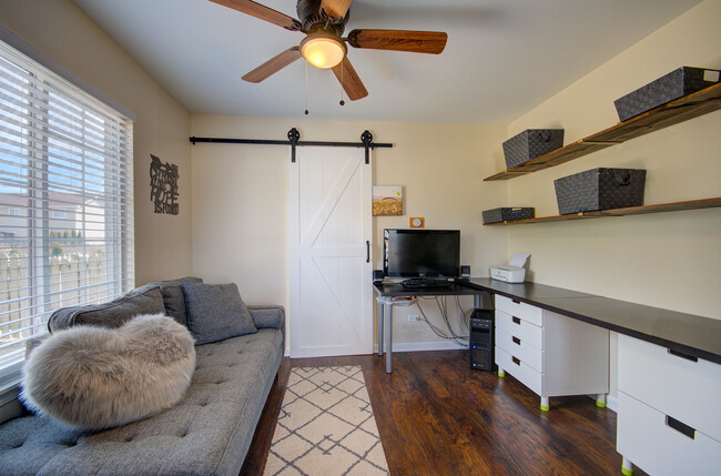 Building Photo - 1504 Bluestem Ln