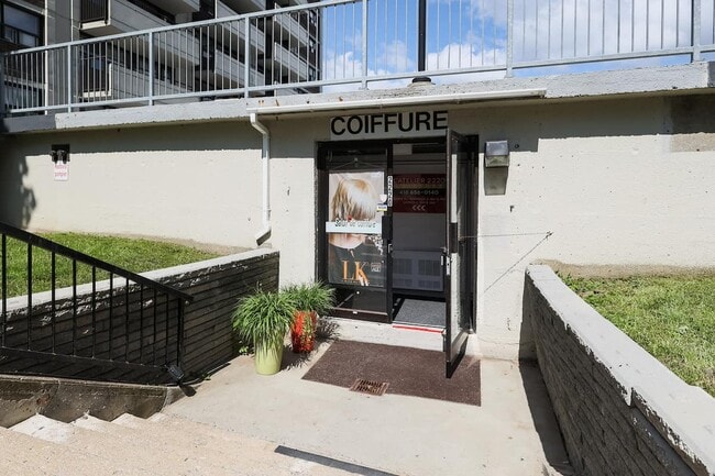 Photo du bâtiment - Chapdelaine Apartments