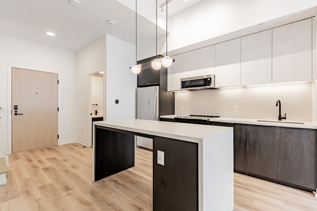 Building Photo - 5 York Garden Wy