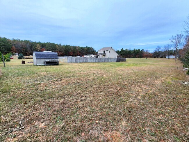 Foto del edificio - 6039 Morris Lake Rd