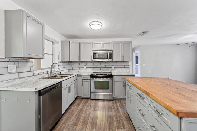 Building Photo - 4364 N Mary Cir