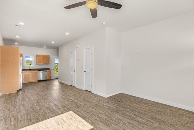 Building Photo - Brand New Townhomes 15 Minutes from Benton...