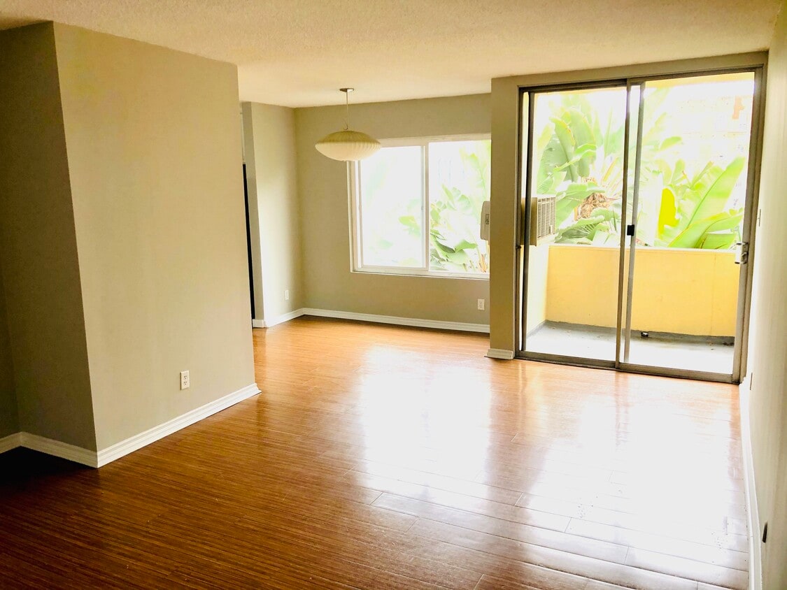 Foto principal - 1825 N Cherokee Ave