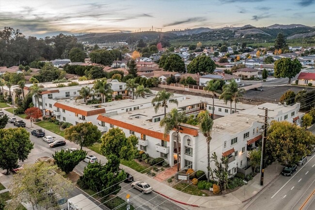 Foto del edificio - Shorehaven Townhomes