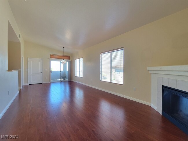 Foto del edificio - 2305 W Horizon Ridge Pkwy