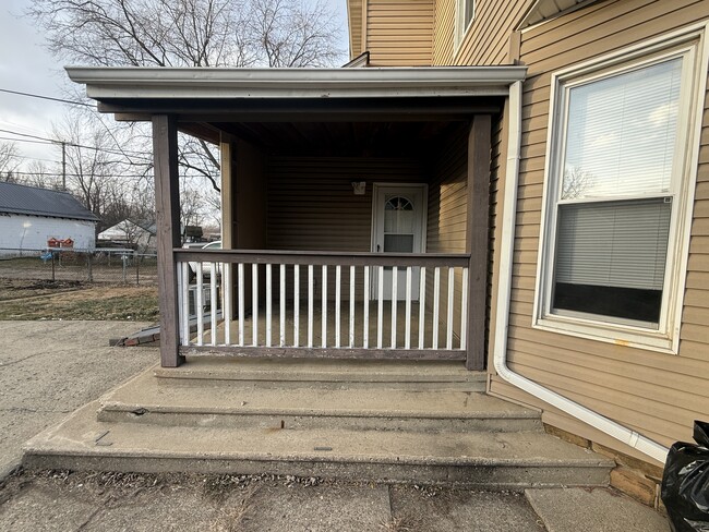 Foto del edificio - 429 Maple Ave