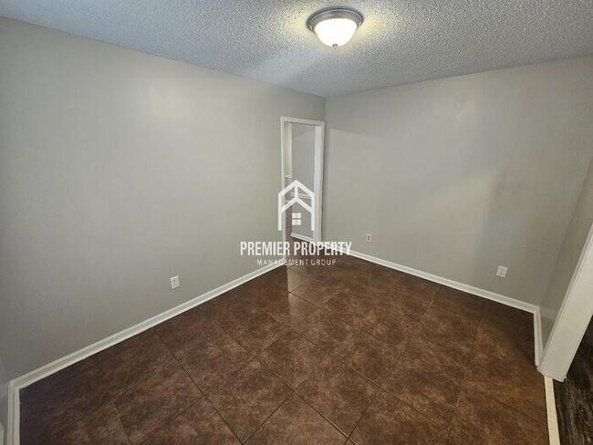 Foto del edificio - 6856 Starkenburg Ln