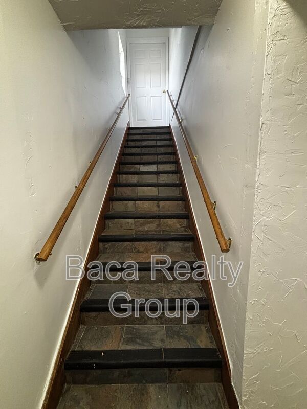 Building Photo - 112 E Jenkins St