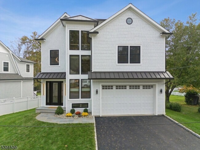 Foto del edificio - 15 Lake Rd