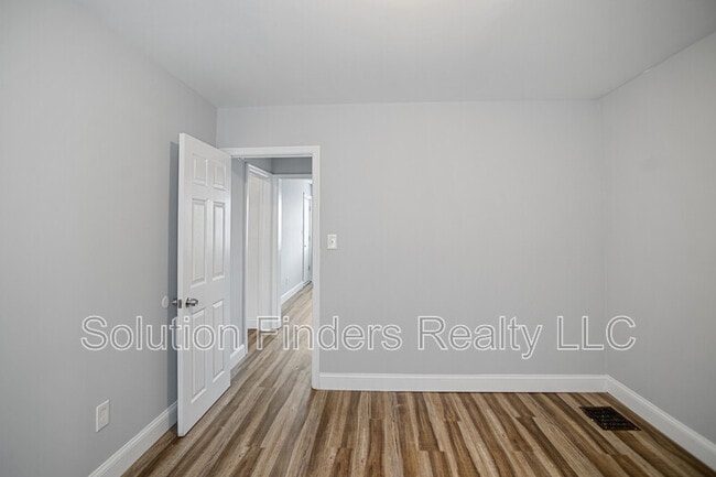 Foto del edificio - 2994 Sollers Point Rd