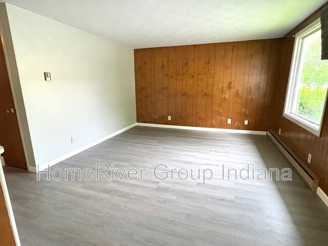 Building Photo - 122 Maple Ln