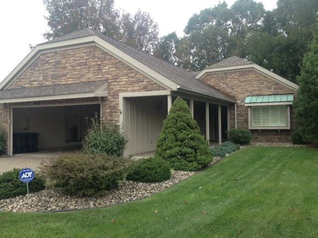 House located in private cul de sac neighborhood with privacy fence - 12 Chadwick Sq
